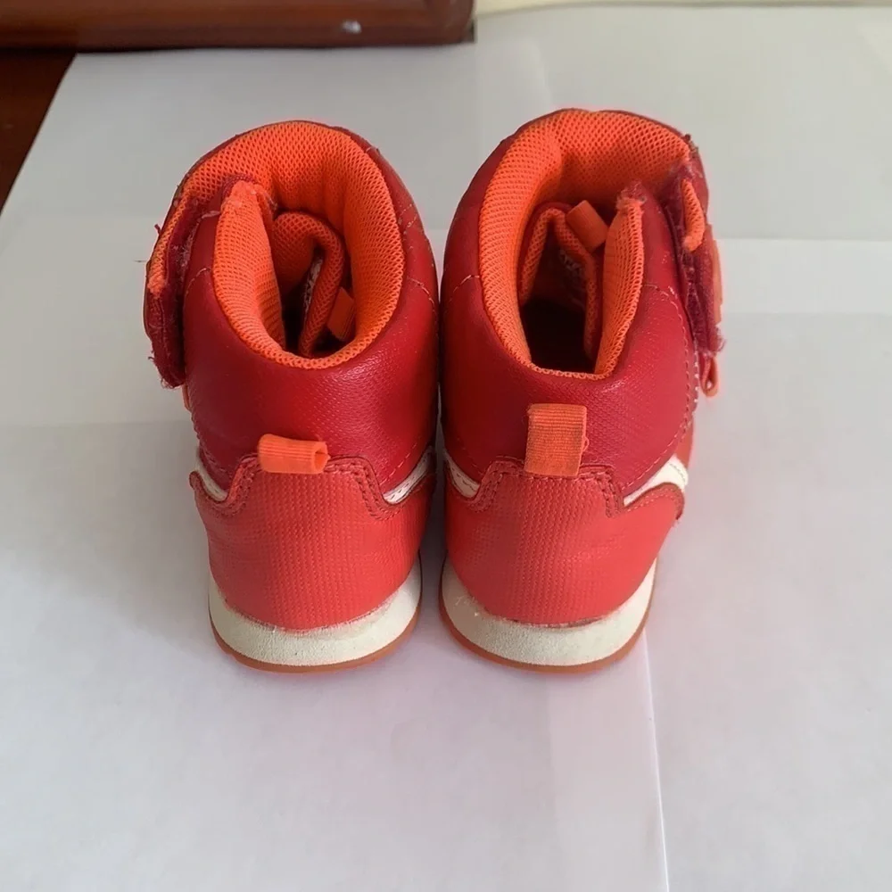 𝅺Zara| Kids Sneakers w/t adhesive strap closure- Size 22